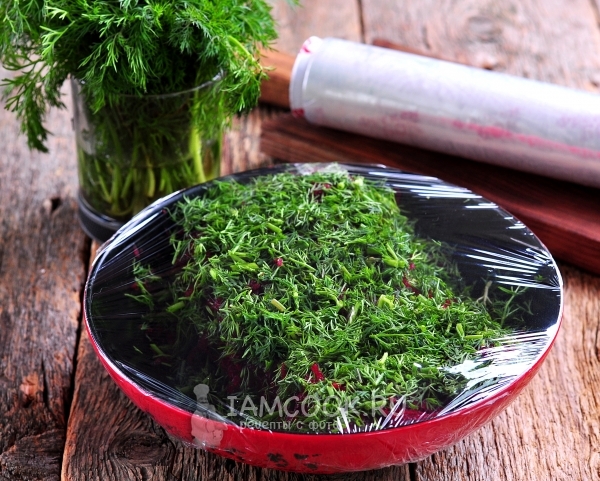 Накрыть тарелку пищевой пленкой