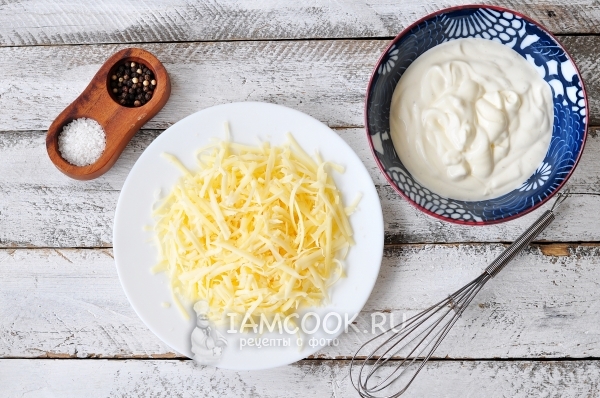 Натереть на терке сыр