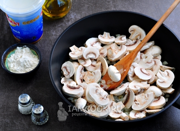 Положить грибы