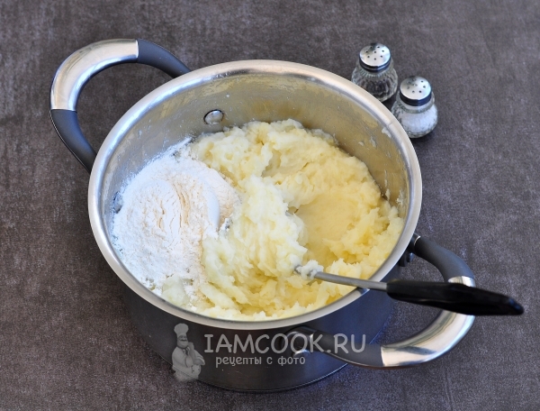 Всыпать муку