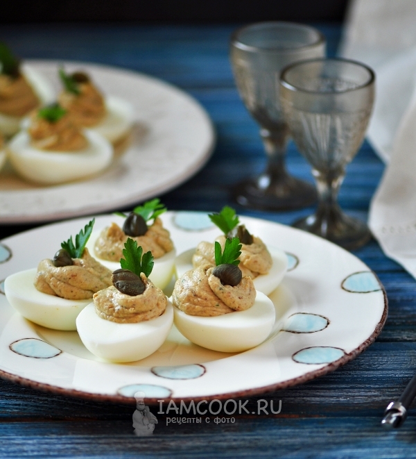 Фото яиц, фаршированных шпротами