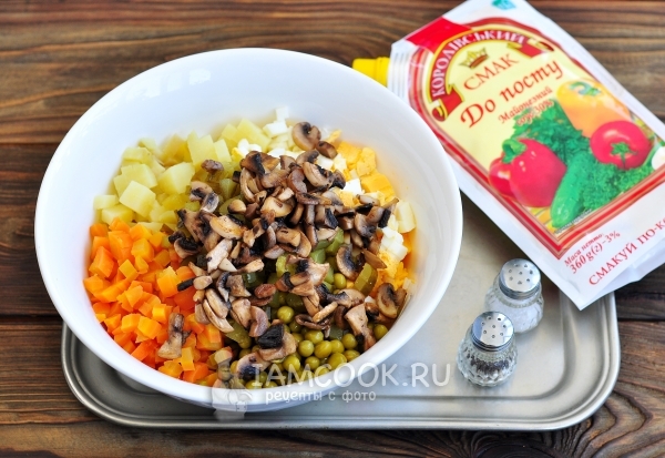 Положить грибы