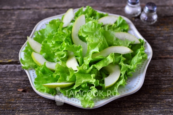 Положить грушу на салат