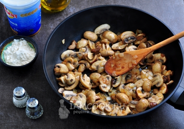 Пожарить грибы с луком
