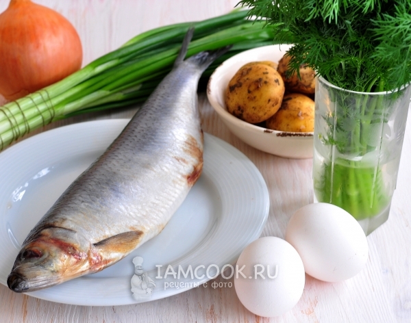 Ингредиенты для салата из селедки с молодым картофелем, яйцом и луком