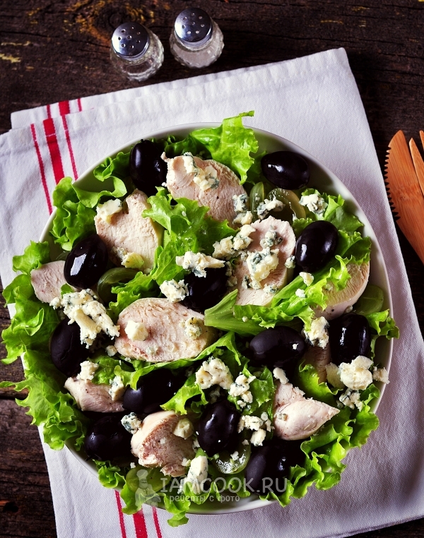 Рецепт салата из винограда с курицей и голубым сыром