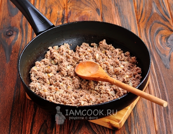 Влить бульон и потушить