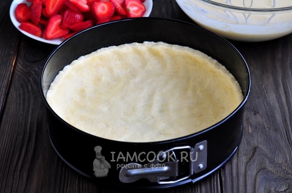 Выложить в форму тесто