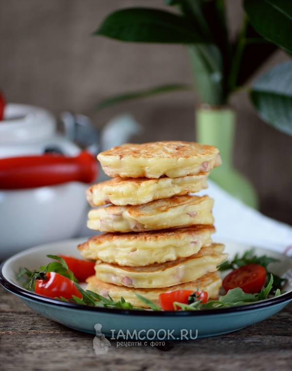 Фото оладий с колбасой и сыром