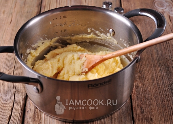 Сделать картофельное пюре
