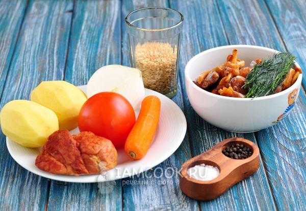 Ингредиенты для грибного супа из замороженных опят