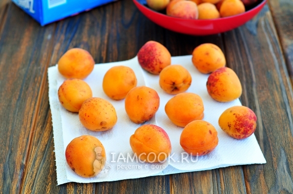 Абрикосы помыть и обсушить