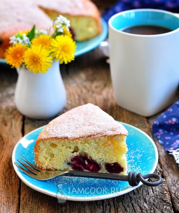 Рецепт шарлотки с вишней в духовке