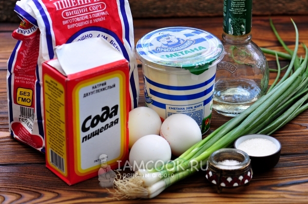Ингредиенты для оладий с зеленым луком и яйцом