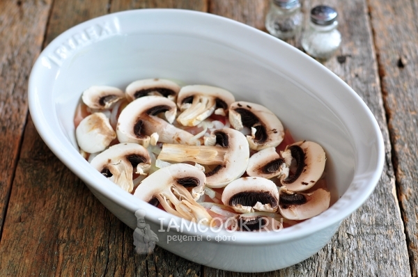 Положить грибы