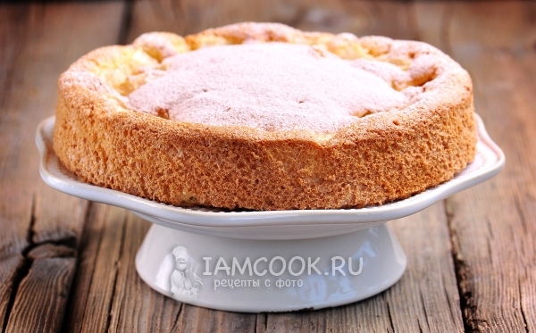 Готовая шарлотка с дыней в духовке