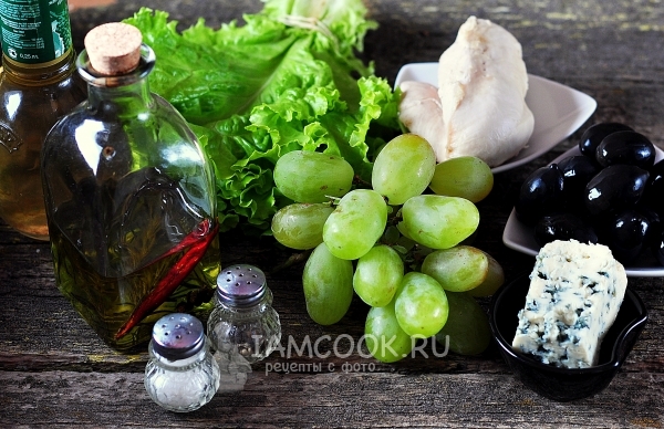 Ингредиенты для салата из винограда с курицей и голубым сыром