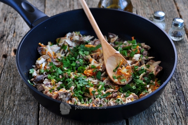 Положить зелень