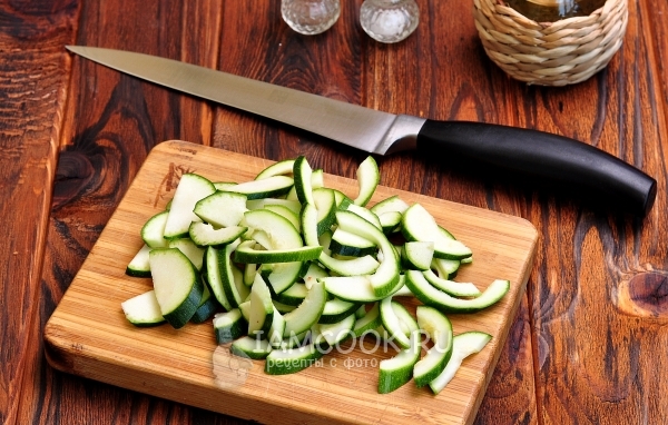 Порезать кабачки