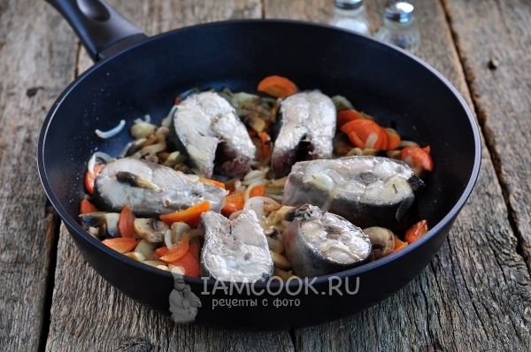 Обжарить рыбу