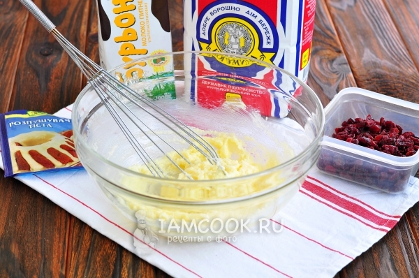 Взбить масло с сахаром