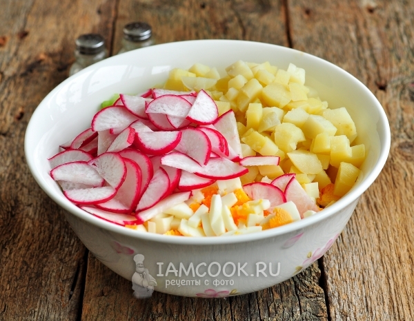 Добавить картофель и редис