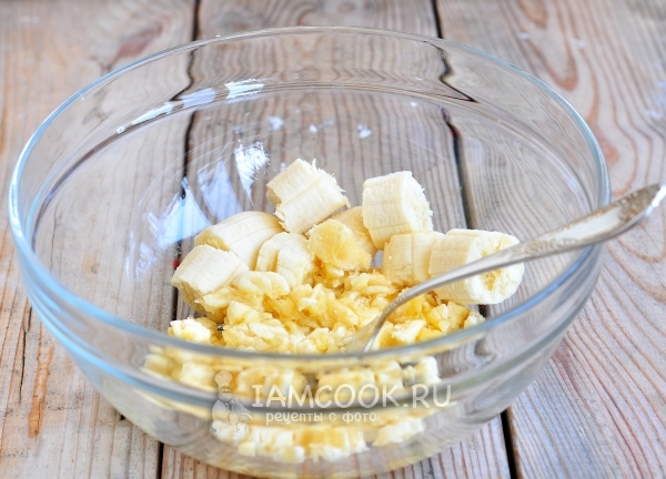 Размять банан