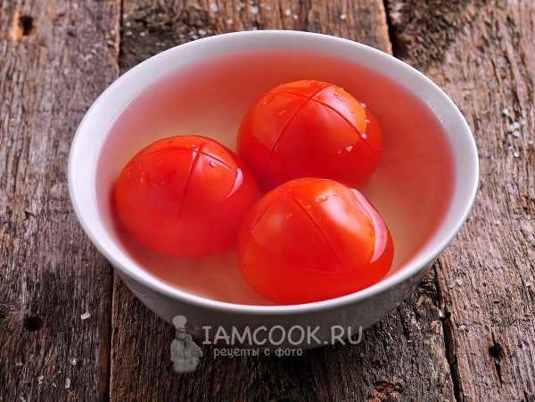Залить помидоры кипятком