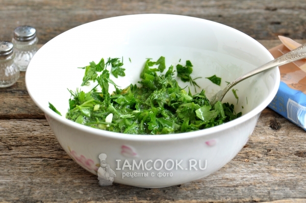 Соединить яйца с зеленью