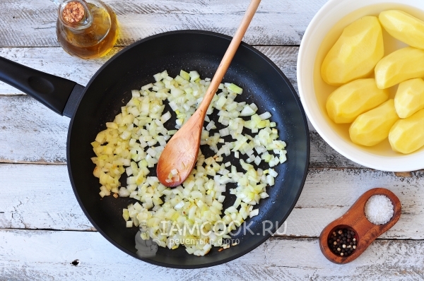 Обжарить лук