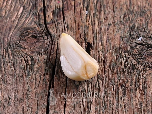 Почистить чеснок