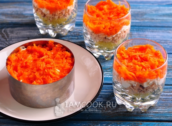 Положить слой моркови