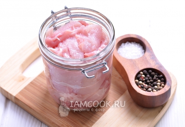 Выложить все мясо в банку