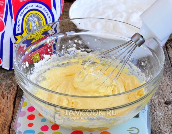 Размешать тесто