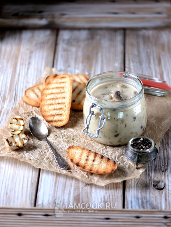 Фото грибов в сметанном соусе на сковороде