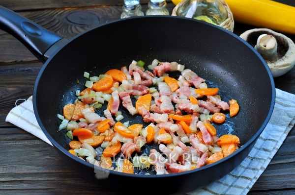 Положить грудинку