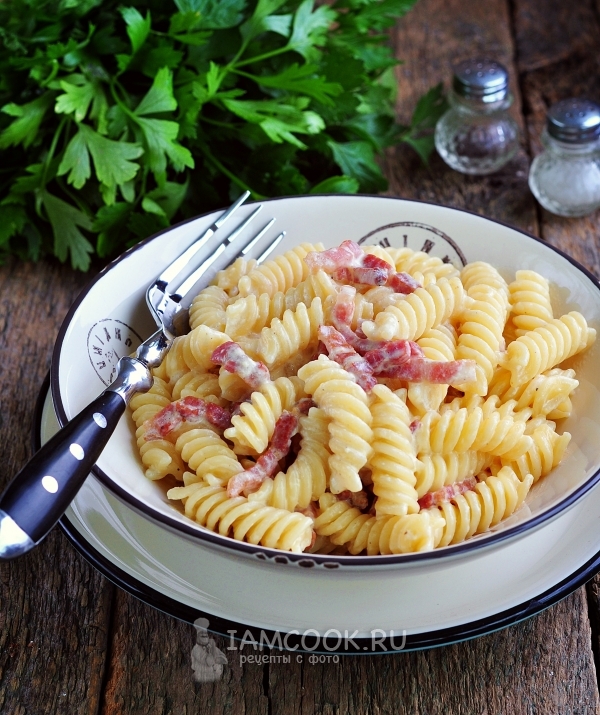 Рецепт макарон с соусом карбонара со сливками
