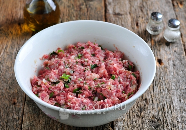 Соединяем ингредиенты фарша