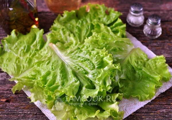 Помыть листья салата