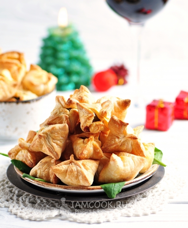 Фото закусочных оливок, запеченных в слоеном тесте