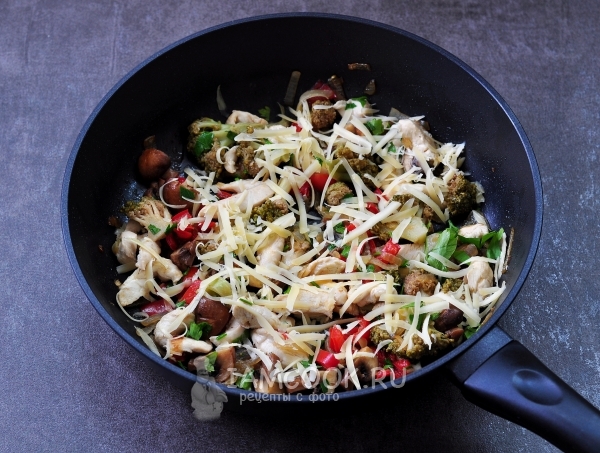 Положить сыр