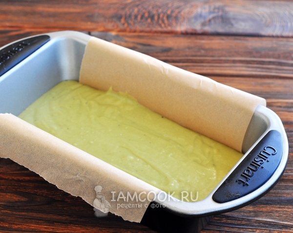 Вылить тесто в форму