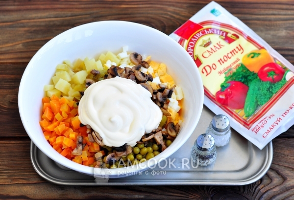 Положить майонез