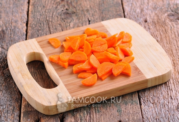 Нарезать морковь