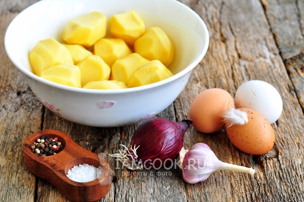Ингредиенты для еврейского картофельного Кугеля