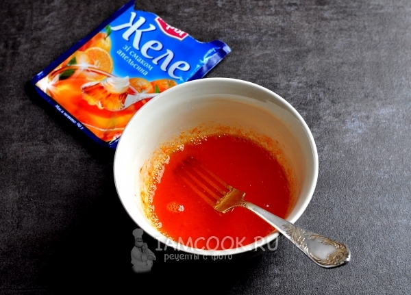 Растворить порошковый желатин в воде