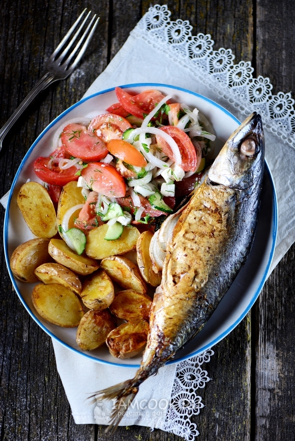 Рецепт скумбрии с картошкой в фольге в духовке