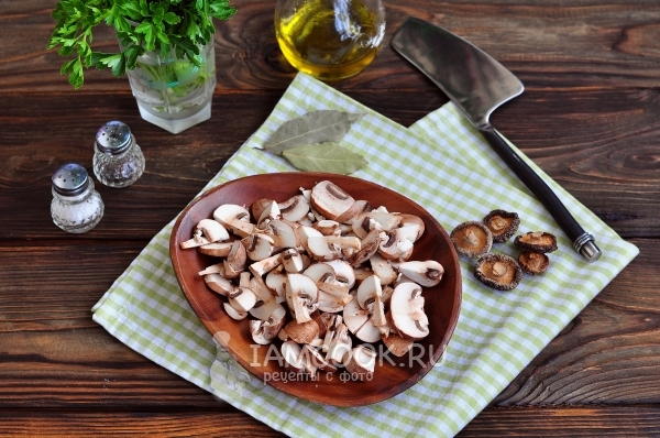 Порезать грибы