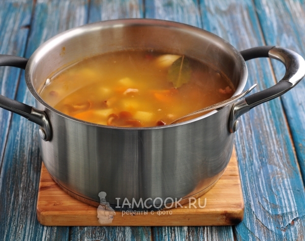 Положить зажарку в суп