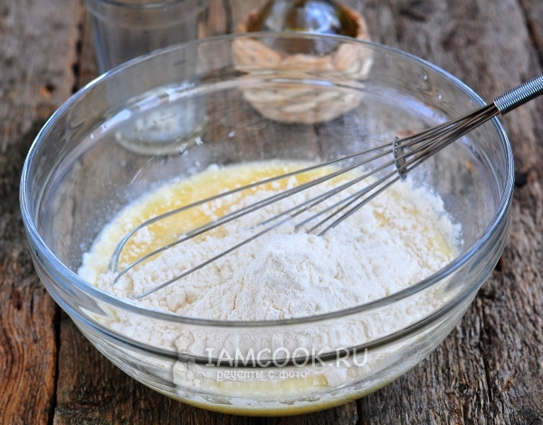 Всыпать муку